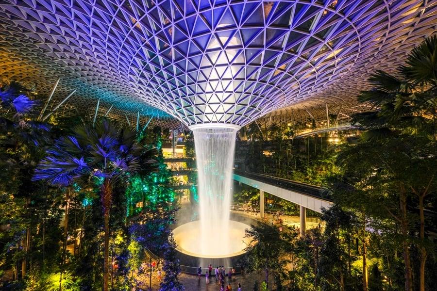 Αναχώρηση για Μπαλί και στάση στη Σιγκαπούρη