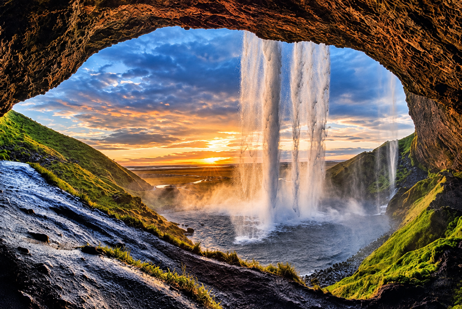 Seljalandsfoss – Skógafoss – Reynisfjara – Vík – South Coast